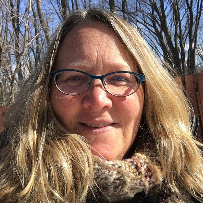 Smiling selfie of Suzanne Harmelink