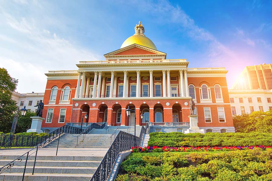 A front, exterior photo of the capitol of the state of Massachusetts