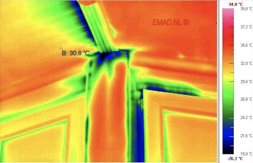 Infrared image of edges of frames and door