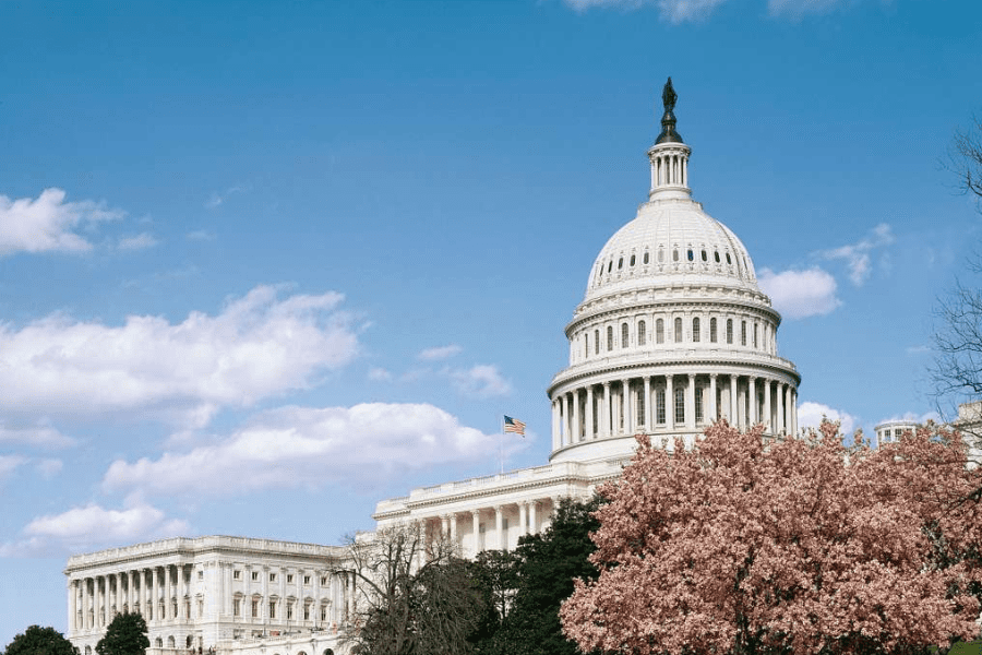 US capitol building with blue skies